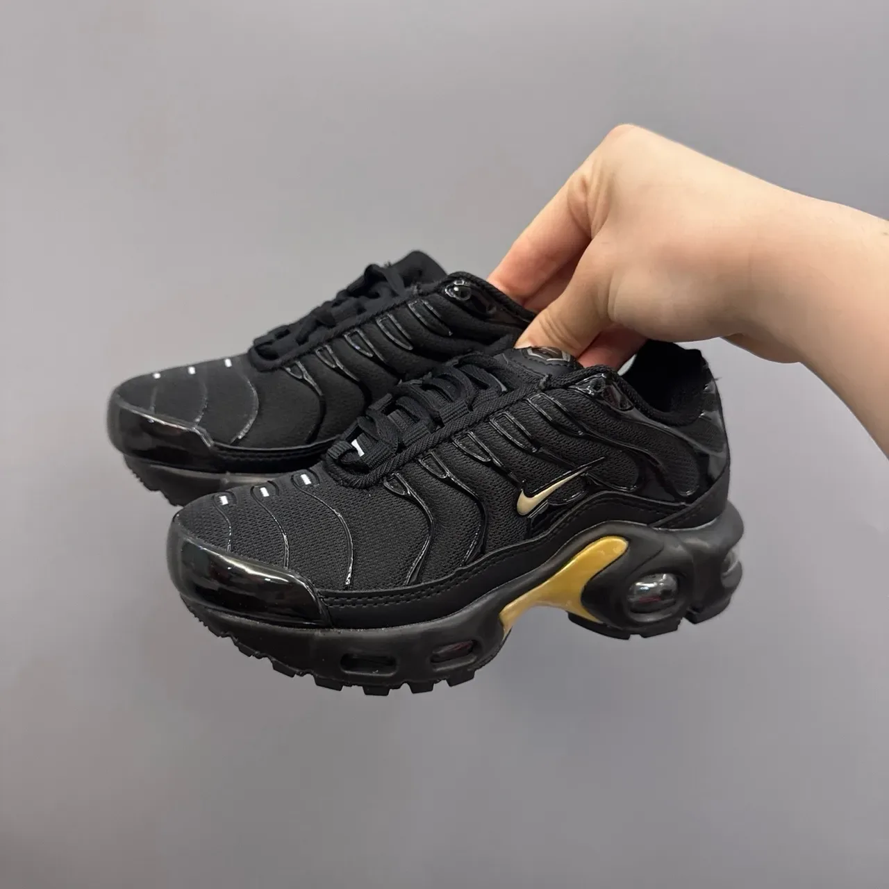 Nike Air Max Plus Multicolor Black Layered Wave Overlays Visible Unit Lifestyle Sneakers 23