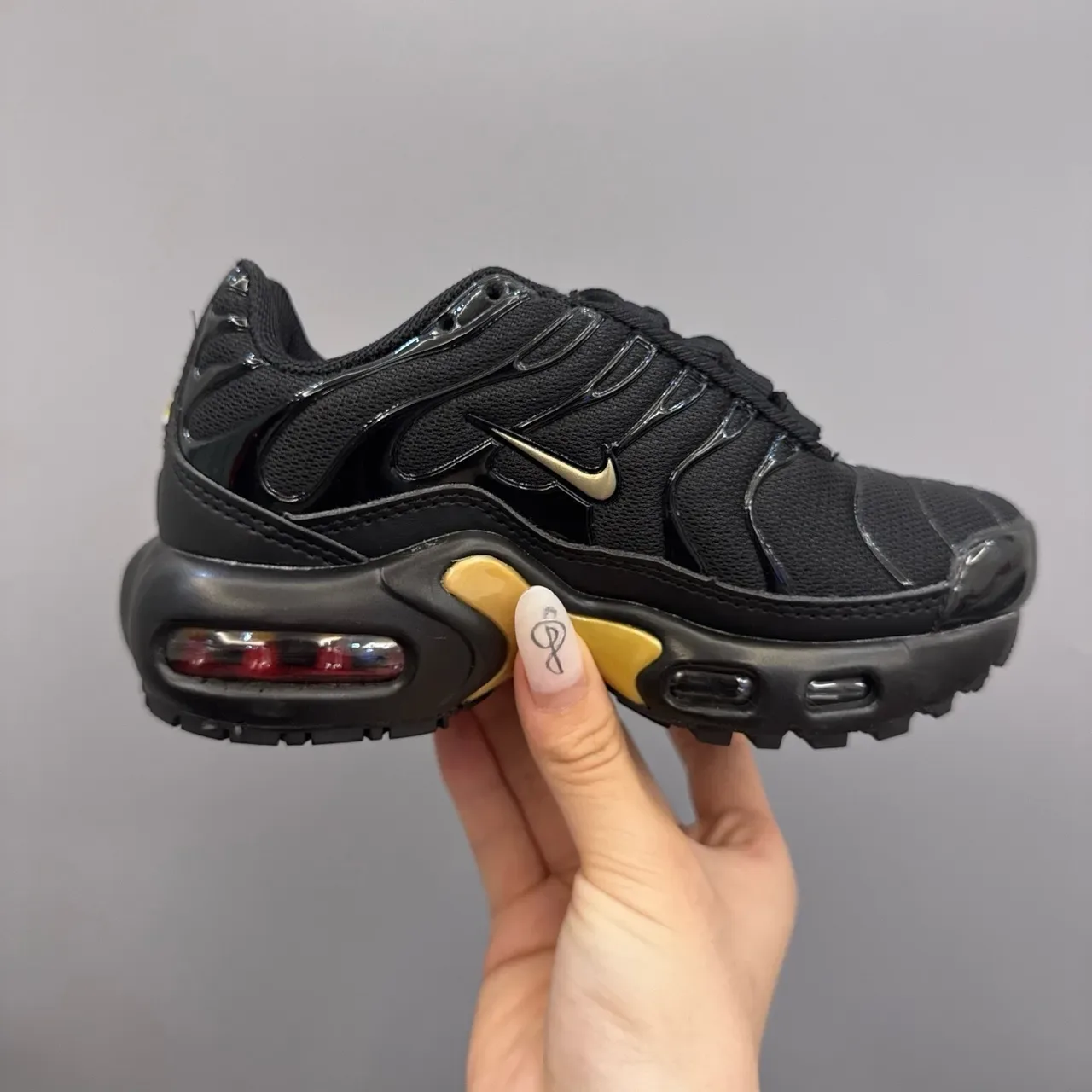 Nike Air Max Plus Multicolor Black Layered Wave Overlays Visible Unit Lifestyle Sneakers 24