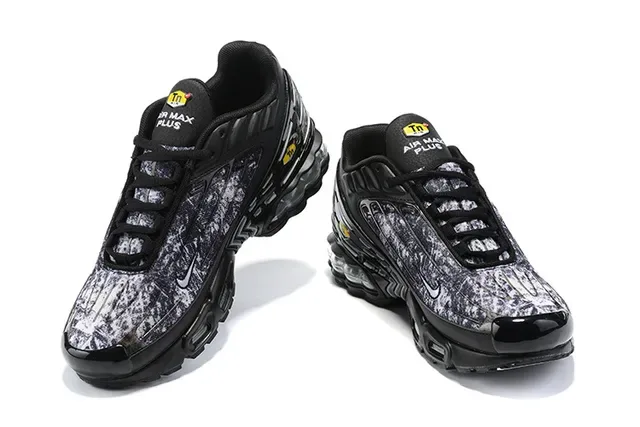 Nike Air Max Plus Tuned Black Blue Lifestyle Sneakers 17