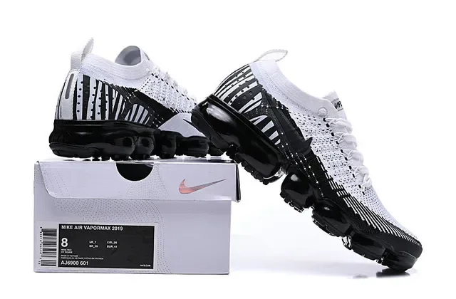 نایک Air VaporMax Flyknit أبيض وأسود سنيكرز لايف ستايل 2