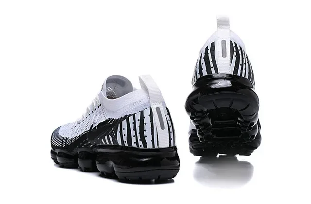 نایک Air VaporMax Flyknit أبيض وأسود سنيكرز لايف ستايل 3