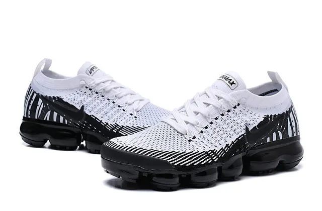 نایک Air VaporMax Flyknit أبيض وأسود سنيكرز لايف ستايل 6