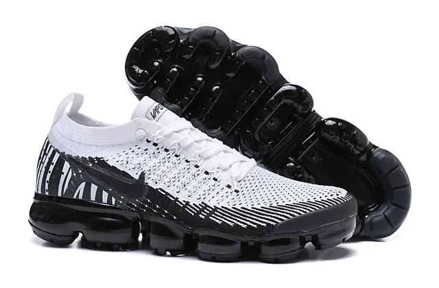 نایک Air VaporMax Flyknit أبيض وأسود سنيكرز لايف ستايل 7
