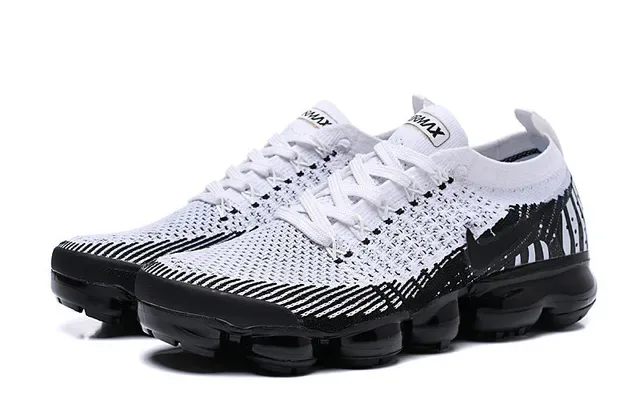 نایک Air VaporMax Flyknit أبيض وأسود سنيكرز لايف ستايل 8