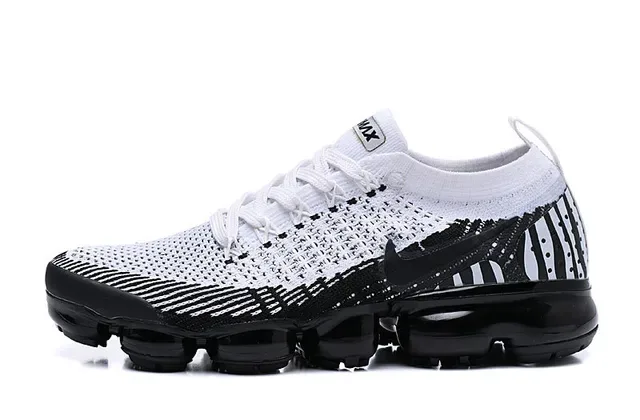 نایک Air VaporMax Flyknit أبيض وأسود سنيكرز لايف ستايل 9