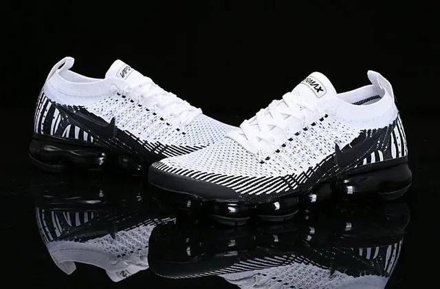 نایک Air VaporMax Flyknit أبيض وأسود سنيكرز لايف ستايل 14