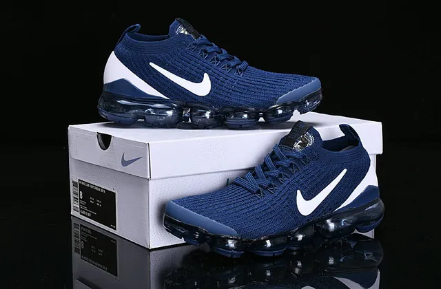 Nike Air VaporMax Chaussures de course bleu marine et blanc 9