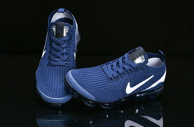 Nike Air VaporMax Chaussures de course bleu marine et blanc 10