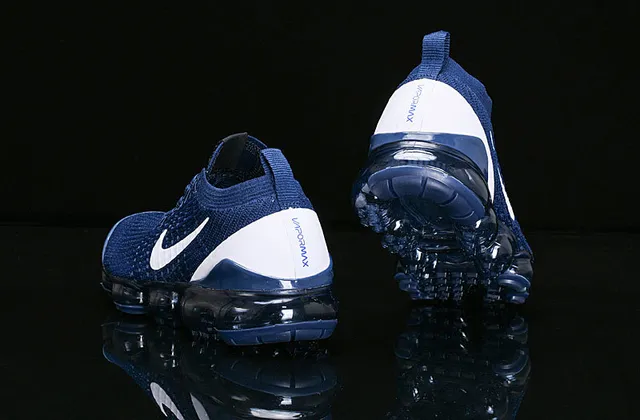 Nike Air VaporMax Chaussures de course bleu marine et blanc 11