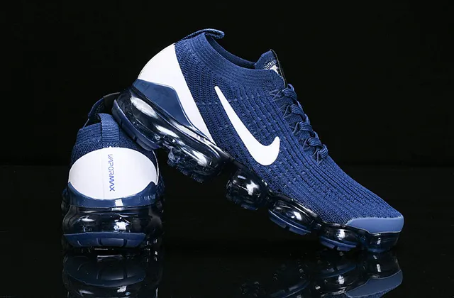 Nike Air VaporMax Chaussures de course bleu marine et blanc 12