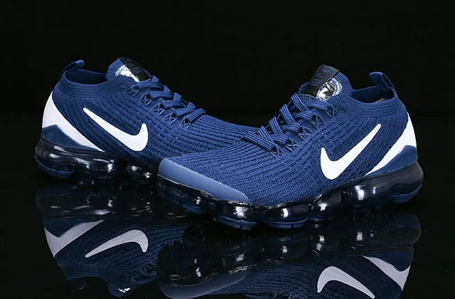 Nike Air VaporMax Chaussures de course bleu marine et blanc 13