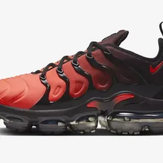 Nike Air VaporMax Plus লাল এবং কালো লাইফস্টাইল স্নিকার্স