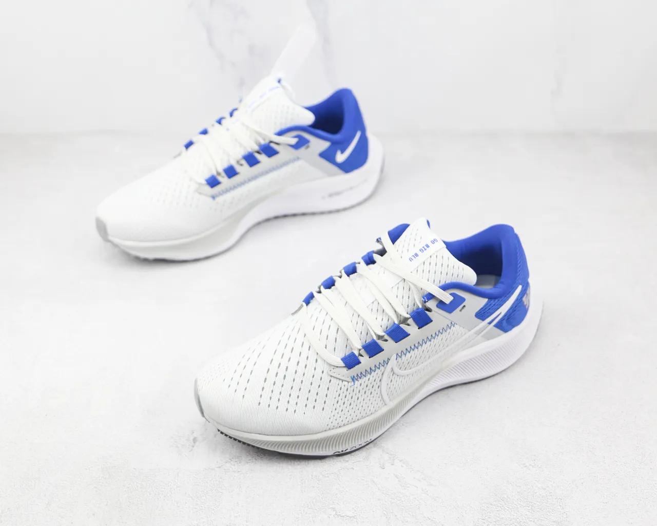 Nike Air Zoom Pegasus Kentucky Wildcats Chaussures de course blanches et bleues 4