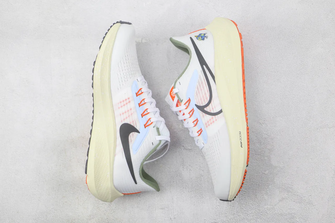 Nike Air Zoom Pegasus zapatillas blancas naranjas crema para correr 2