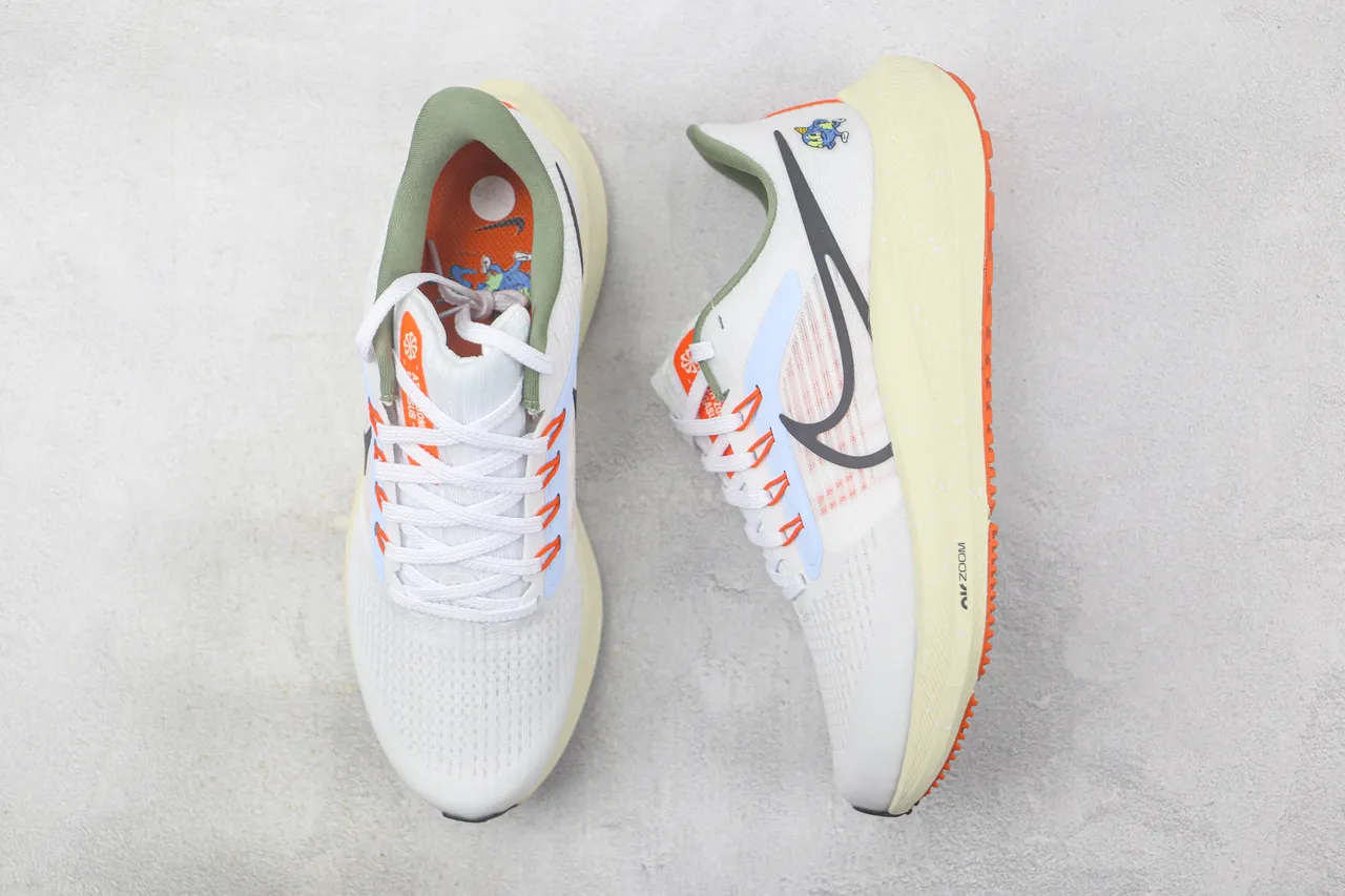 Nike Air Zoom Pegasus zapatillas blancas naranjas crema para correr 3