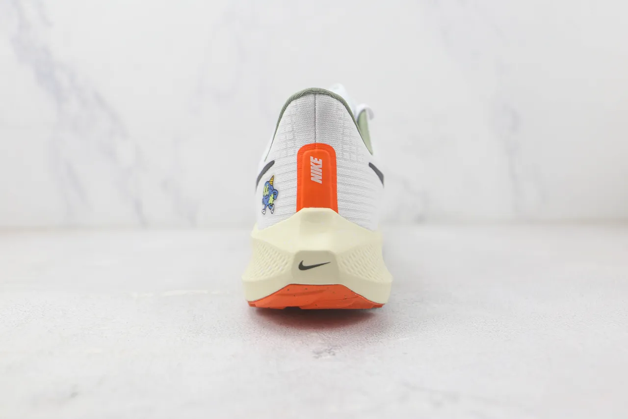 Nike Air Zoom Pegasus zapatillas blancas naranjas crema para correr 9
