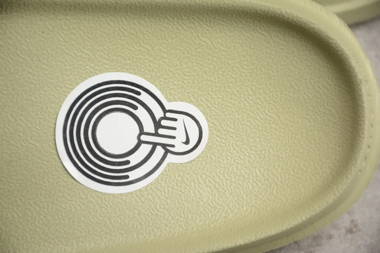 Nike Army Green Beige Chaussures de Maison Sangle Tissu Large Semelle en Mousse Moldée 3