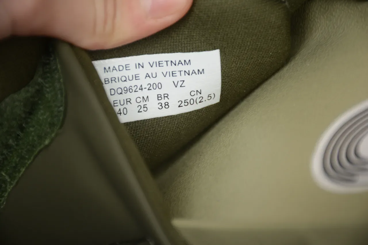 Nike Army Green Beige Chaussures de Maison Sangle Tissu Large Semelle en Mousse Moldée 4