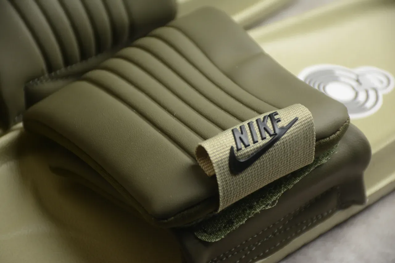 Nike Army Green Beige Chaussures de Maison Sangle Tissu Large Semelle en Mousse Moldée 6