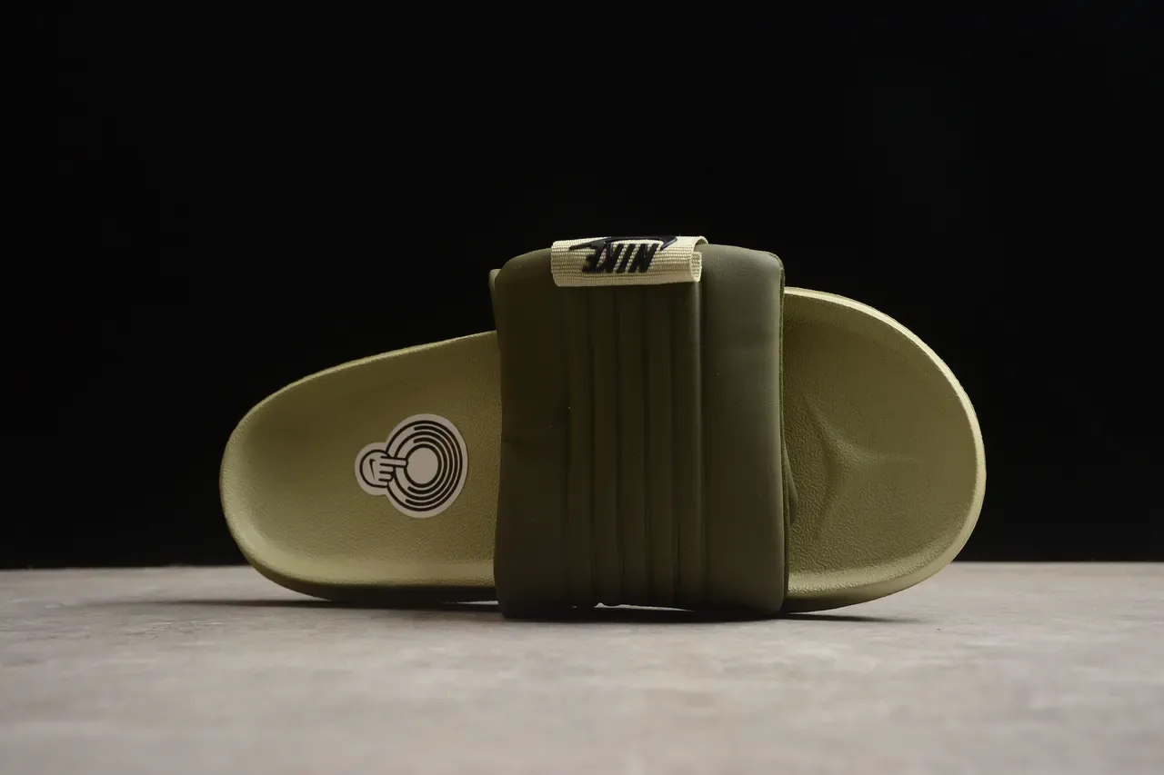 Nike Army Green Beige Chaussures de Maison Sangle Tissu Large Semelle en Mousse Moldée 11