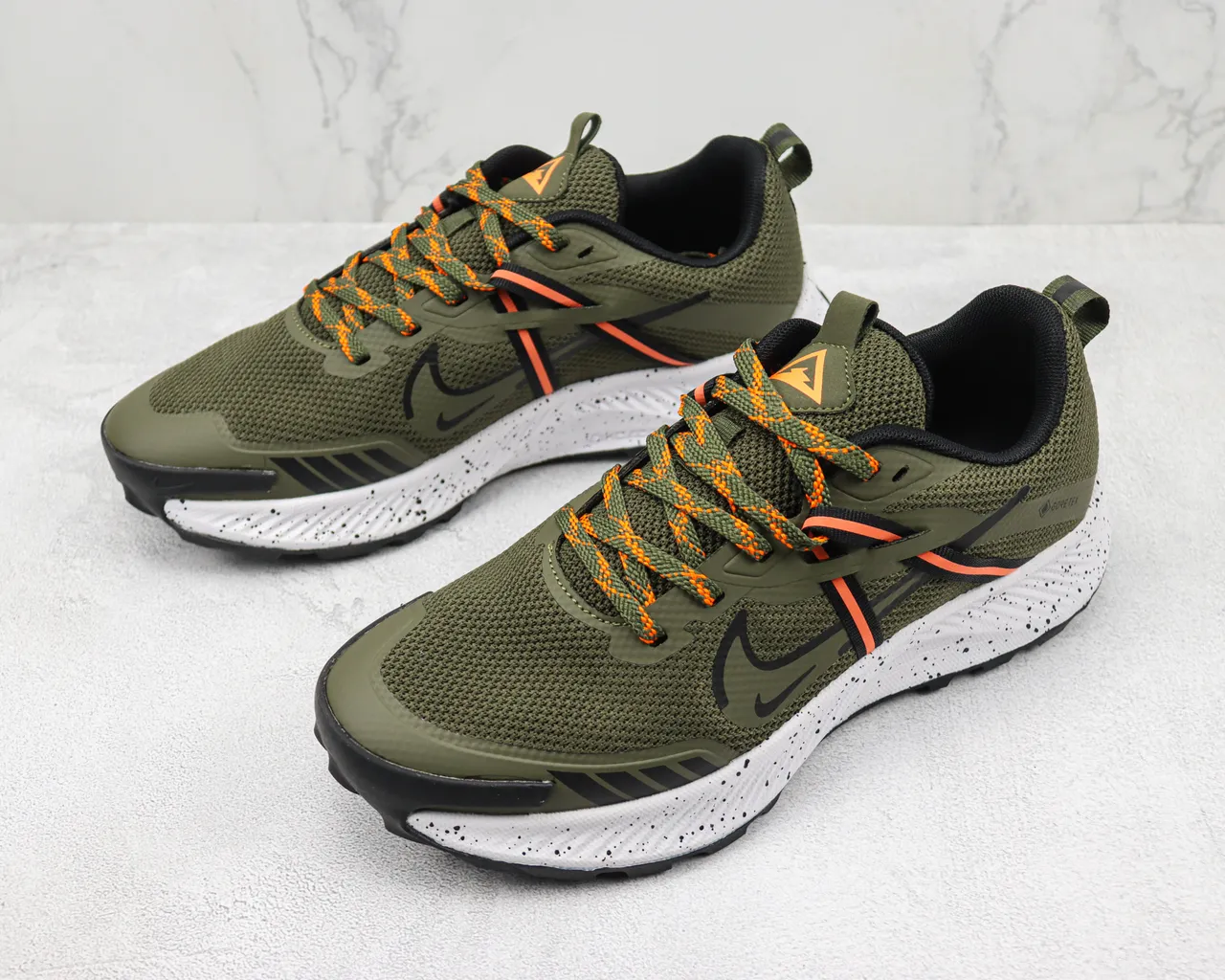 Chaussures de course Nike avec upper en mesh de couleur Army Green Orange avec imperméabilisation GORE-TEX 4