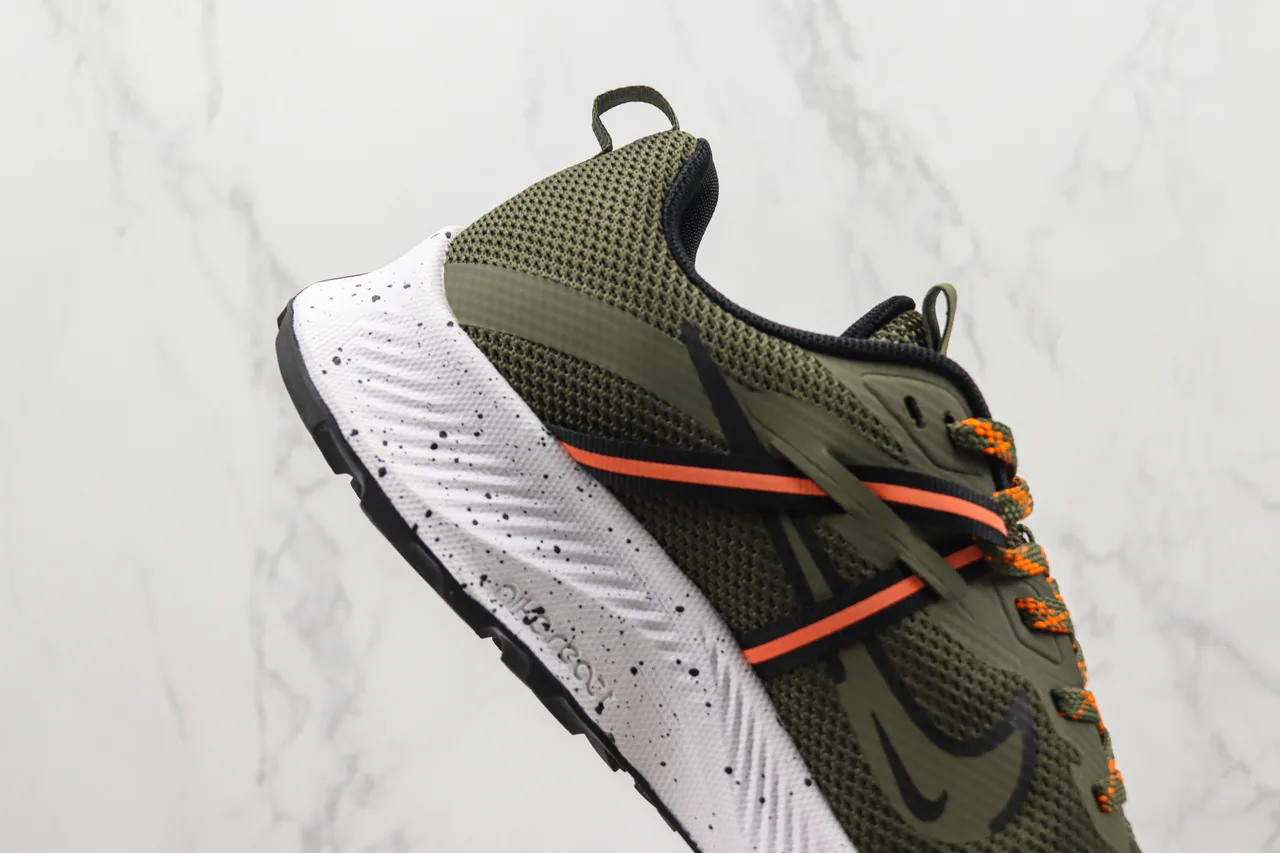 Chaussures de course Nike avec upper en mesh de couleur Army Green Orange avec imperméabilisation GORE-TEX 5