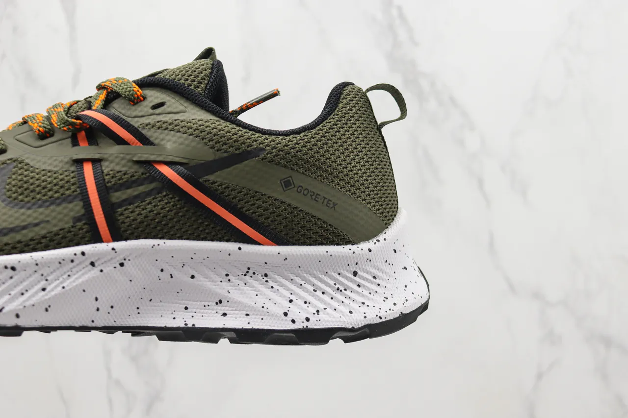 Chaussures de course Nike avec upper en mesh de couleur Army Green Orange avec imperméabilisation GORE-TEX 7