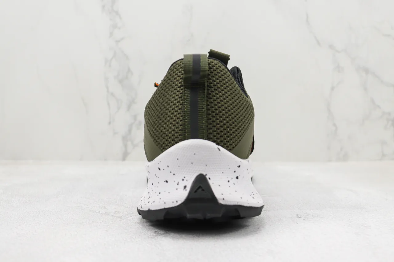 Chaussures de course Nike avec upper en mesh de couleur Army Green Orange avec imperméabilisation GORE-TEX 9