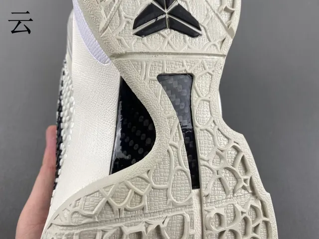 Nike Beige Black Star-Embossed Upper Mid-Cut Silhouette Basketball Shoes 7