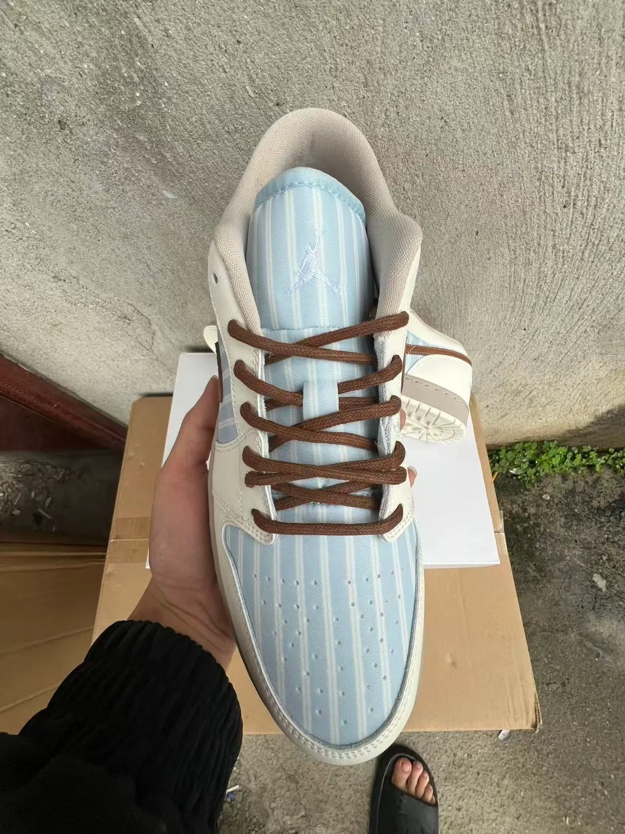 Nike Beige Blue Low-Top Panelled Upper Lifestyle Sneakers 3