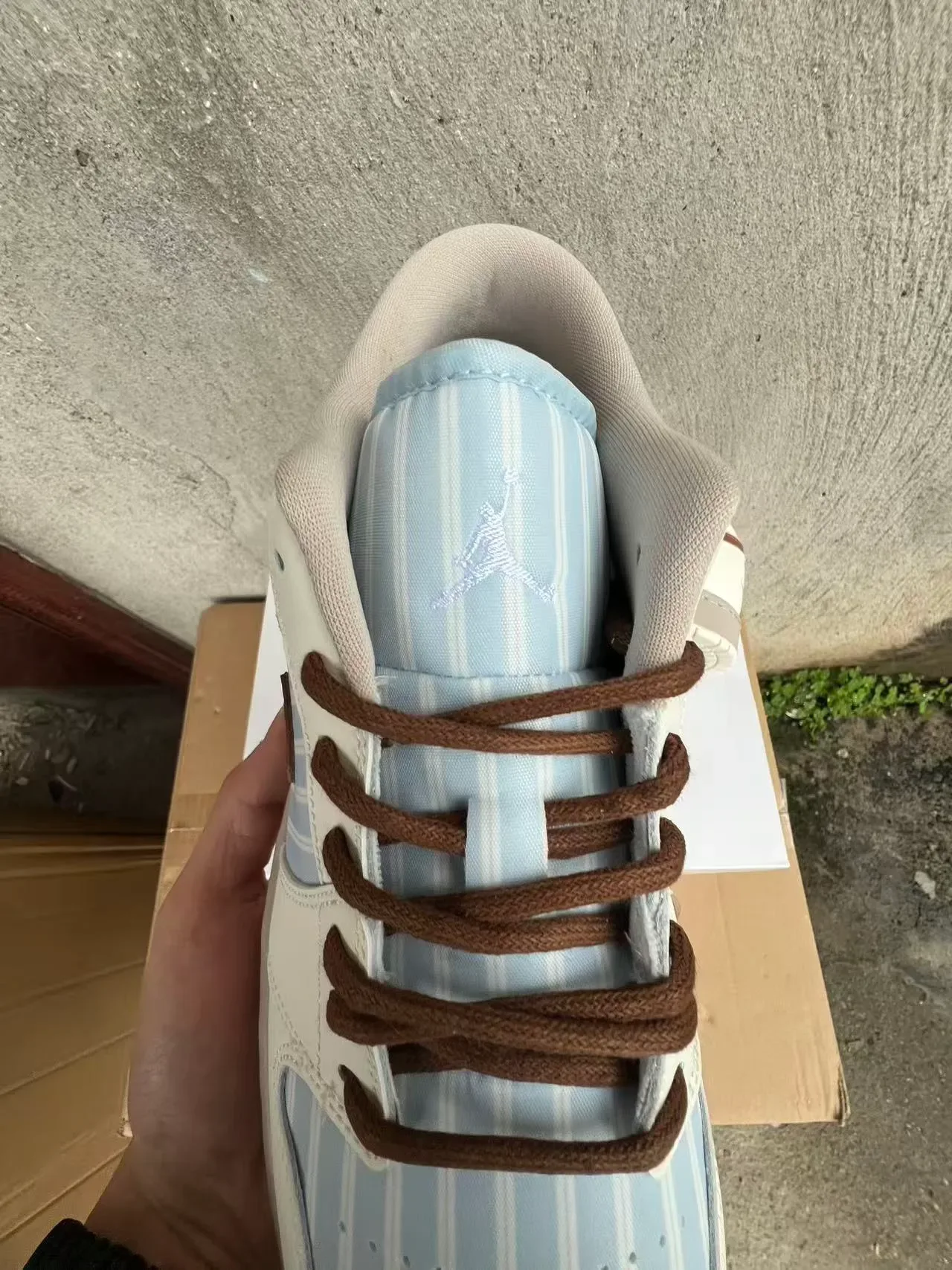 Nike Beige Blue Low-Top Panelled Upper Lifestyle Sneakers 9
