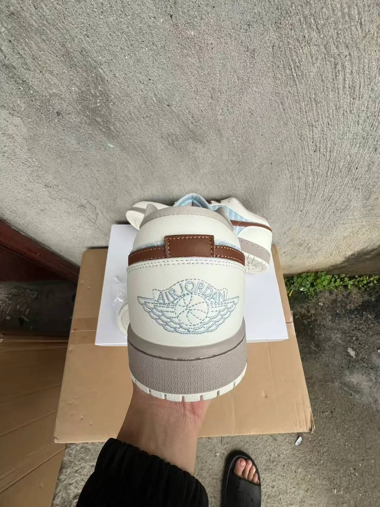 Nike Beige Blue Low-Top Panelled Upper Lifestyle Sneakers 6