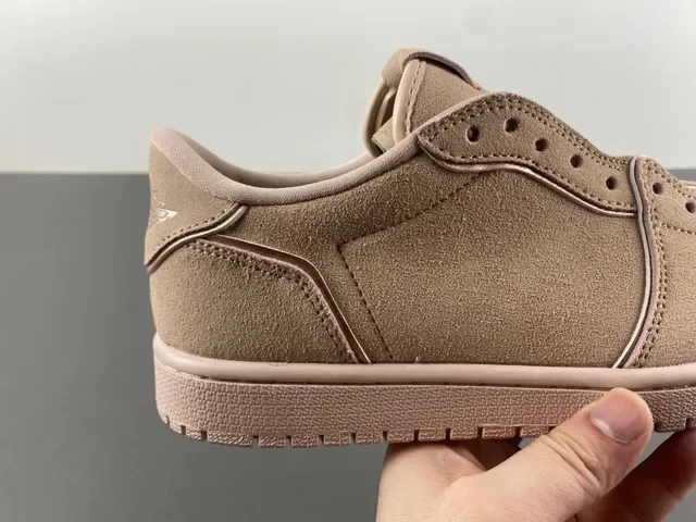 Nike Beige Pink Laceless Slip-On Suede Upper Lifestyle Sneakers 3