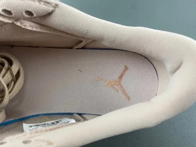 Nike Beige Pink Laceless Slip-On Suede Upper Lifestyle Sneakers 7