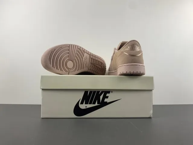 Nike Beige Pink Laceless Slip-On Suede Upper Lifestyle Sneakers 16