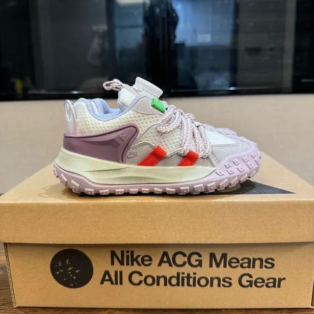 Nike Beige Purple Chunky Sculpted Midsole Layered Synthetic Overlays Sneakers 6