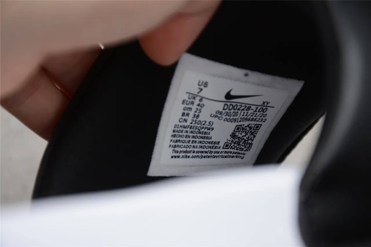 Nike Benassi JDI Black and White Slide Slippers 3
