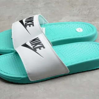 Nike Benassi JDI सफेद और टर्क्वॉइस स्लिपर्स