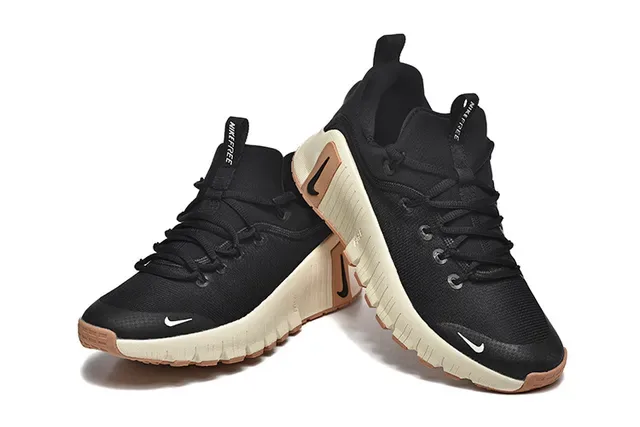 Nike Black and Cream Ribbed Midsole Lifestyle Sneakers 3