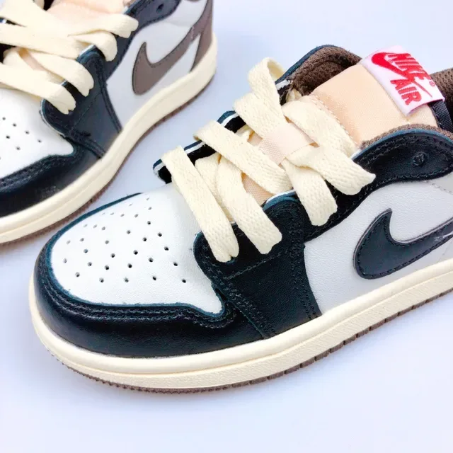 Nike Black Beige Low-Top Padded Collar Lifestyle Sneakers 11