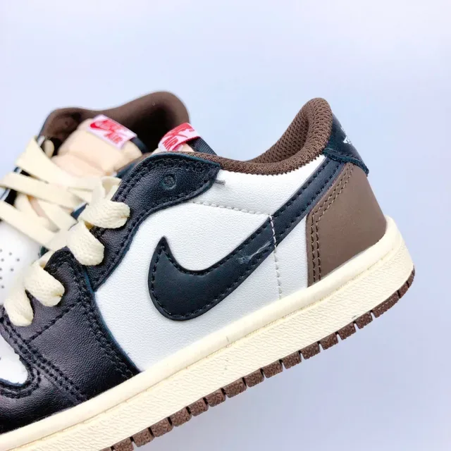 Nike Black Beige Low-Top Padded Collar Lifestyle Sneakers 13
