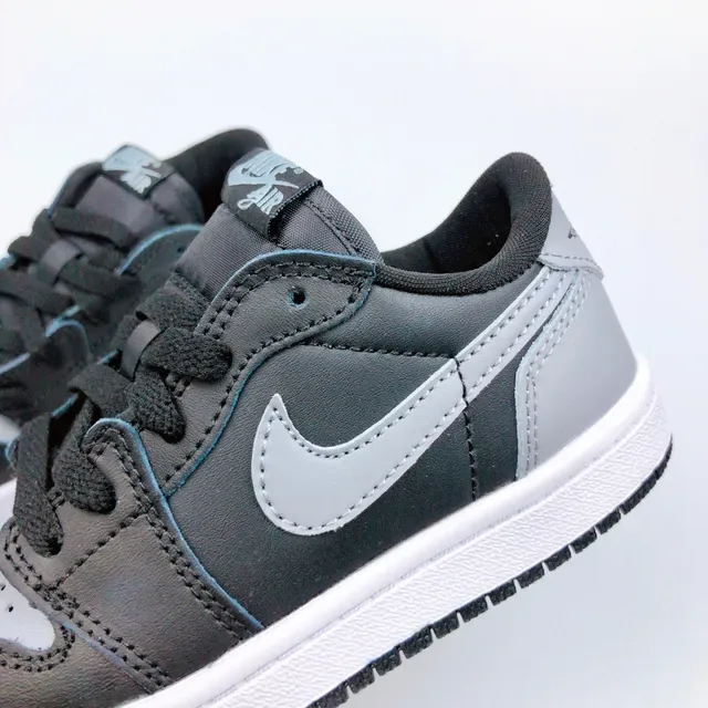 Nike Black Beige Low-Top Padded Collar Lifestyle Sneakers 20