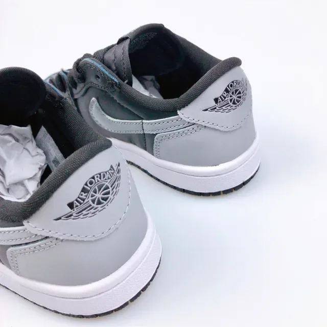 Nike Black Beige Low-Top Padded Collar Lifestyle Sneakers 22