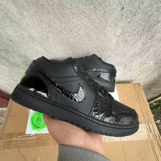 Nike Black Green Leather Upper Glossy Patent Overlays Lifestyle Sneakers
