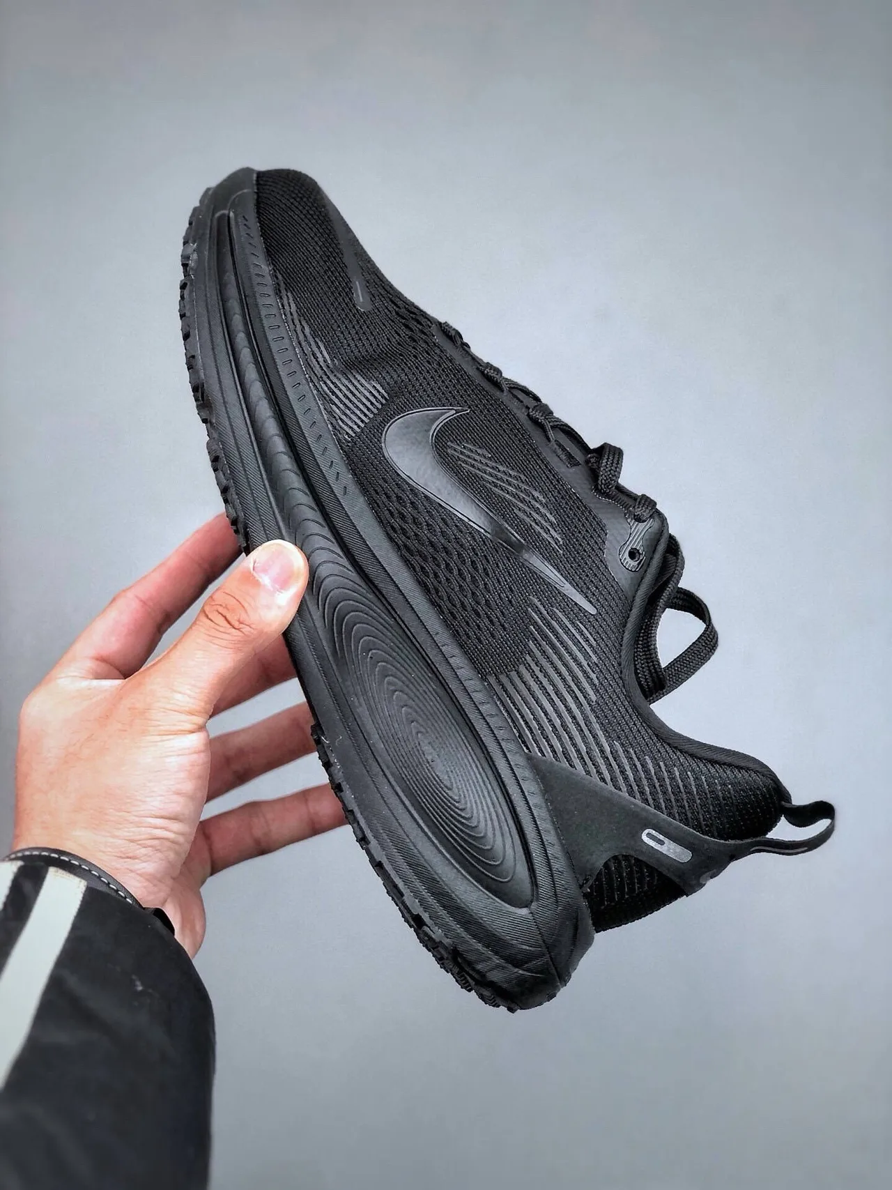 Nike Black Monochromatic Engineered Mesh Upper Running Shoes 2