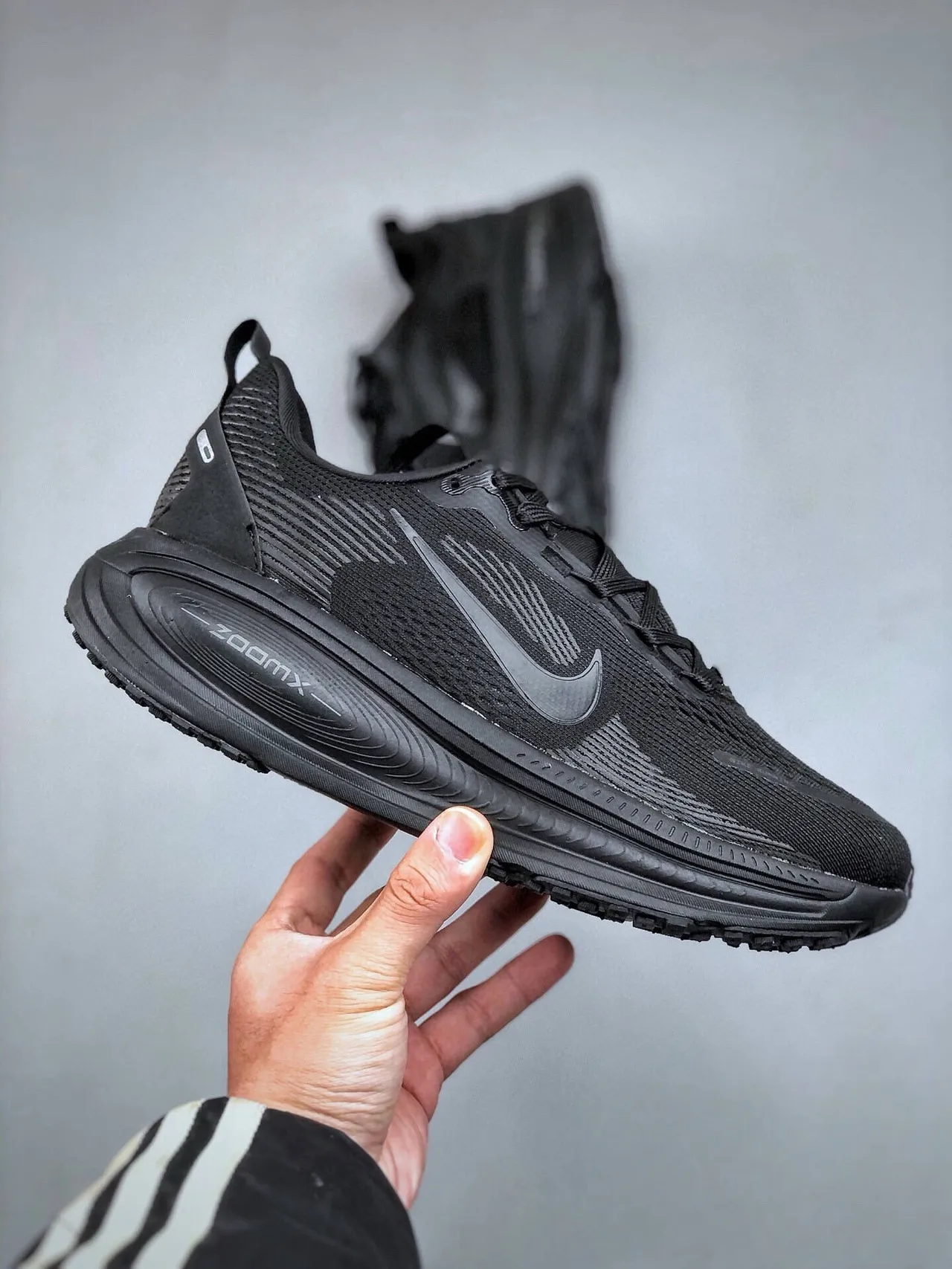 Nike Black Monochromatic Engineered Mesh Upper Running Shoes 4