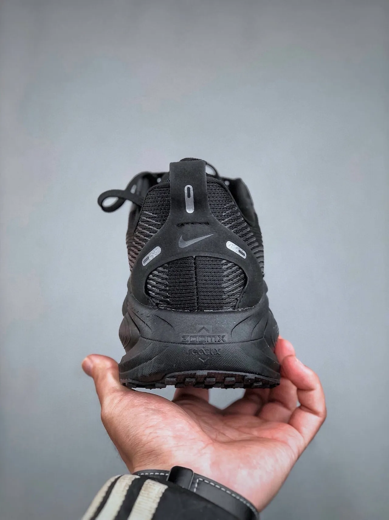 Nike Black Monochromatic Engineered Mesh Upper Running Shoes 7