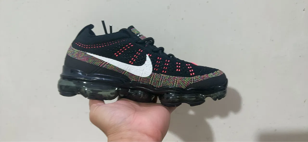 Nike Black Multicolor Flyknit Upper Jacquard Weave Lifestyle Sneakers 2