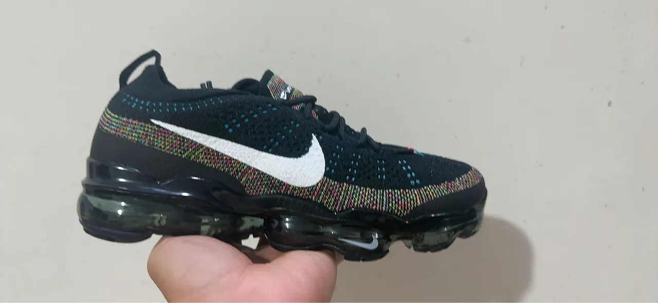 Nike Black Multicolor Flyknit Upper Jacquard Weave Lifestyle Sneakers 3