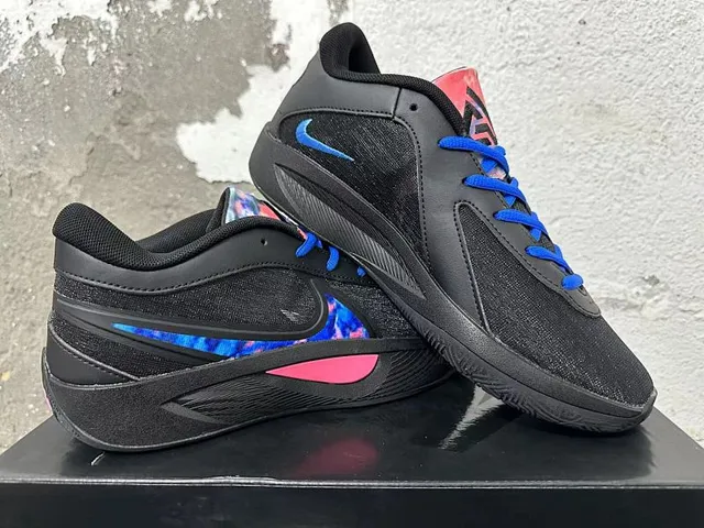 Nike Black Multicolor Textured Mesh Low-Top Basketball Shoes 1